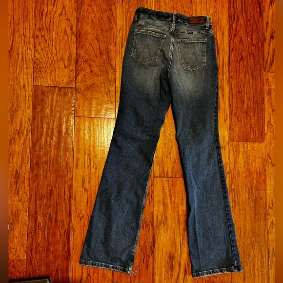Women’s Wrangler high rise bold bootcut jeans size 25”waist 34” inseam - Picture 2 of 4